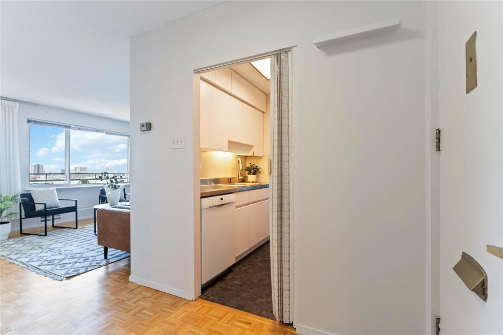 10c 300 Roslyn Road, Winnipeg, Manitoba  R3L 0H4 - Photo 4 - 202527997