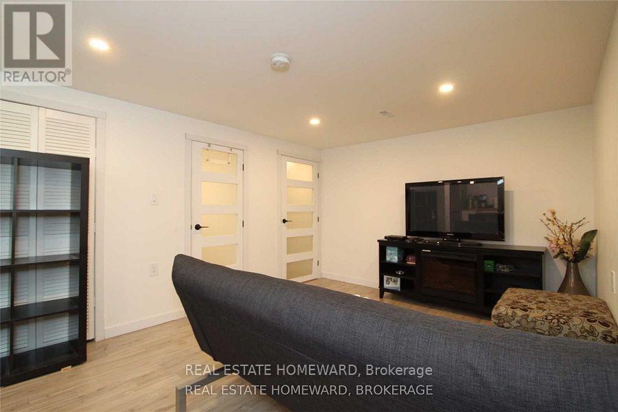 4 Warvet Crescent, Toronto, Ontario  M4B 1P3 - Photo 21 - E12476855