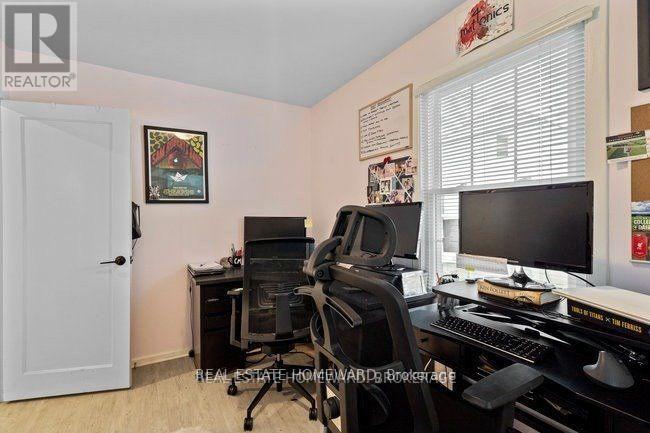 4 Warvet Crescent, Toronto, Ontario  M4B 1P3 - Photo 14 - E12476855