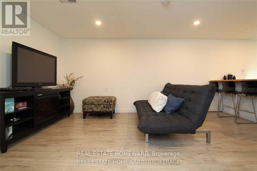 4 Warvet Crescent, Toronto, Ontario  M4B 1P3 - Photo 19 - E12476855