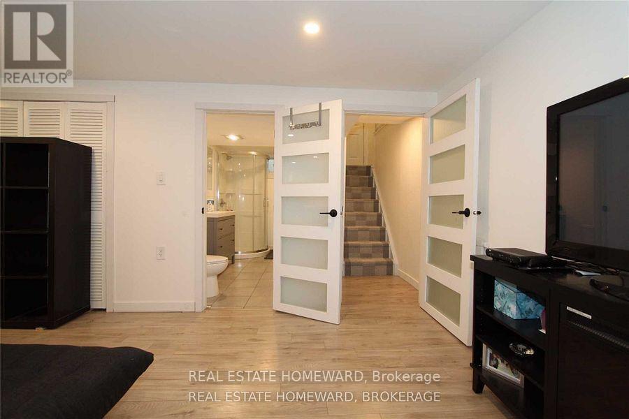 4 Warvet Crescent, Toronto, Ontario  M4B 1P3 - Photo 22 - E12476855