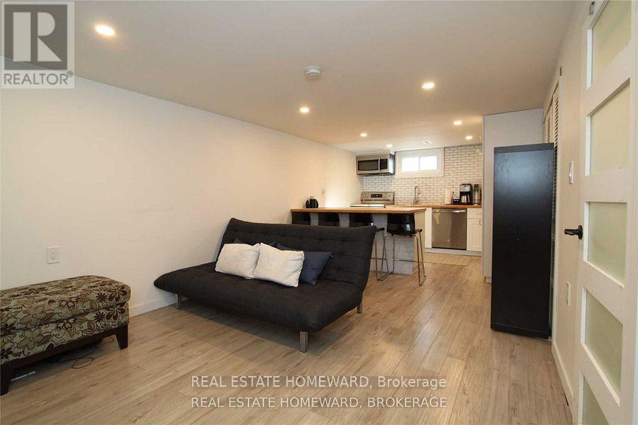 4 Warvet Crescent, Toronto, Ontario  M4B 1P3 - Photo 18 - E12476855