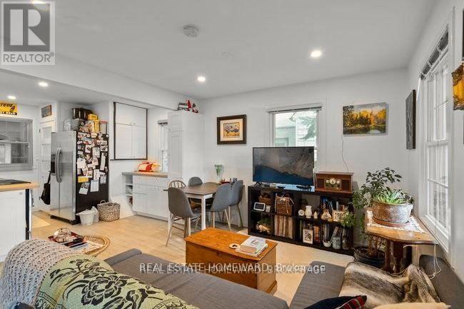 4 Warvet Crescent, Toronto, Ontario  M4B 1P3 - Photo 3 - E12476855