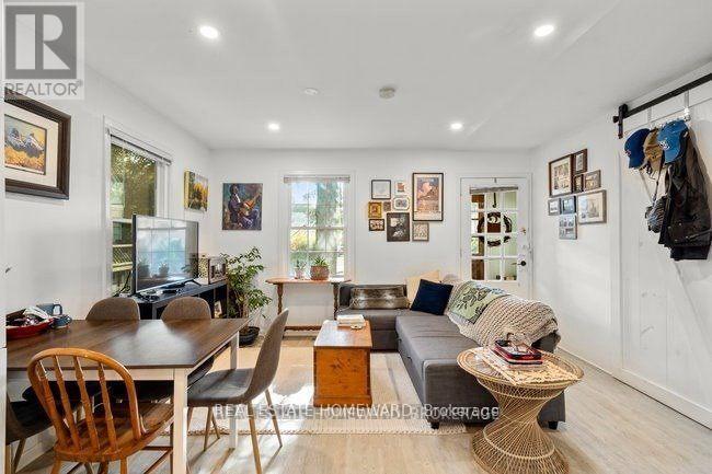 4 Warvet Crescent, Toronto, Ontario  M4B 1P3 - Photo 5 - E12476855