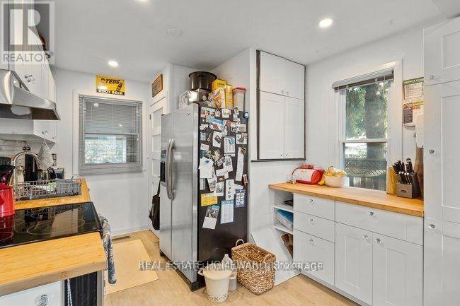 4 Warvet Crescent, Toronto, Ontario  M4B 1P3 - Photo 6 - E12476855