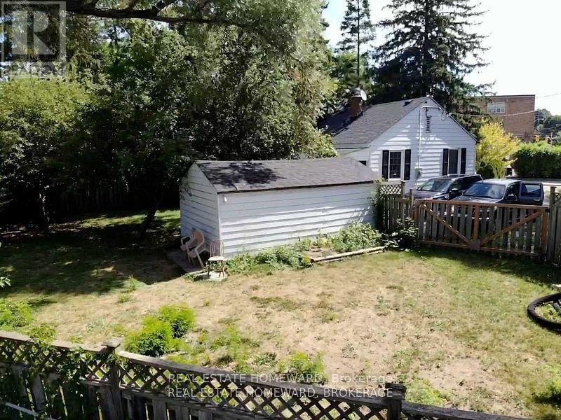 4 Warvet Crescent, Toronto, Ontario  M4B 1P3 - Photo 37 - E12476855