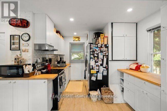 4 Warvet Crescent, Toronto, Ontario  M4B 1P3 - Photo 7 - E12476855