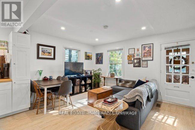 4 Warvet Crescent, Toronto, Ontario  M4B 1P3 - Photo 4 - E12476855