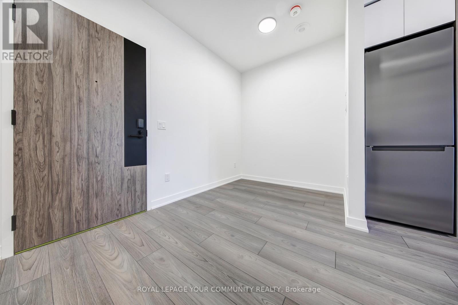 405 - 1007 The Queensway, Toronto, Ontario M8Z 0H4 - Photo 3 - W12507392