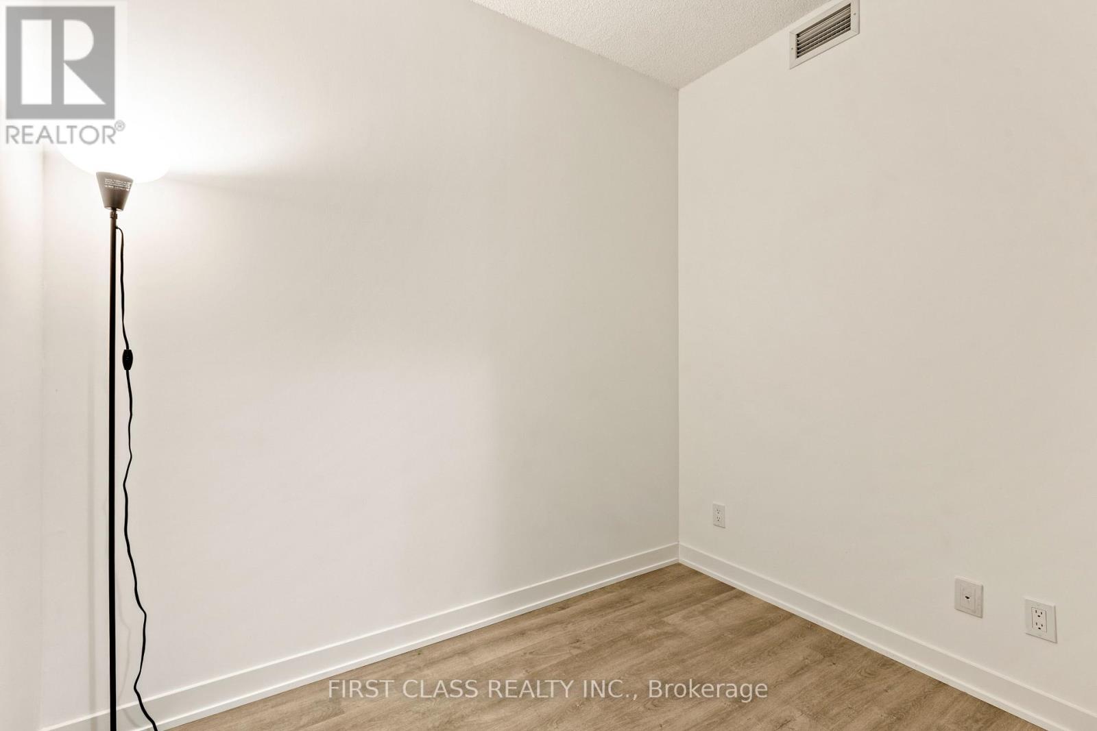 405 - 38 Simcoe Promenade W, Markham, Ontario L6G 0H7 - Photo 12 - N12514924