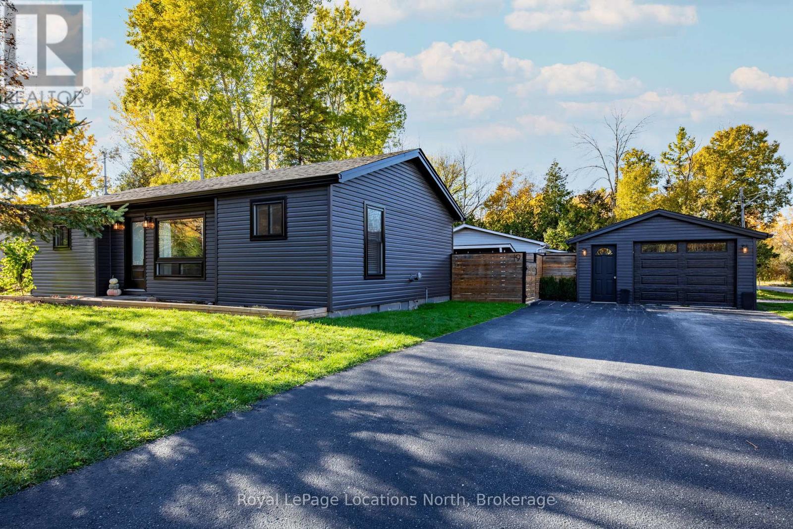 19 Dell Parr Avenue, Collingwood, Ontario L9Y 0X2 - Photo 3 - S12515020