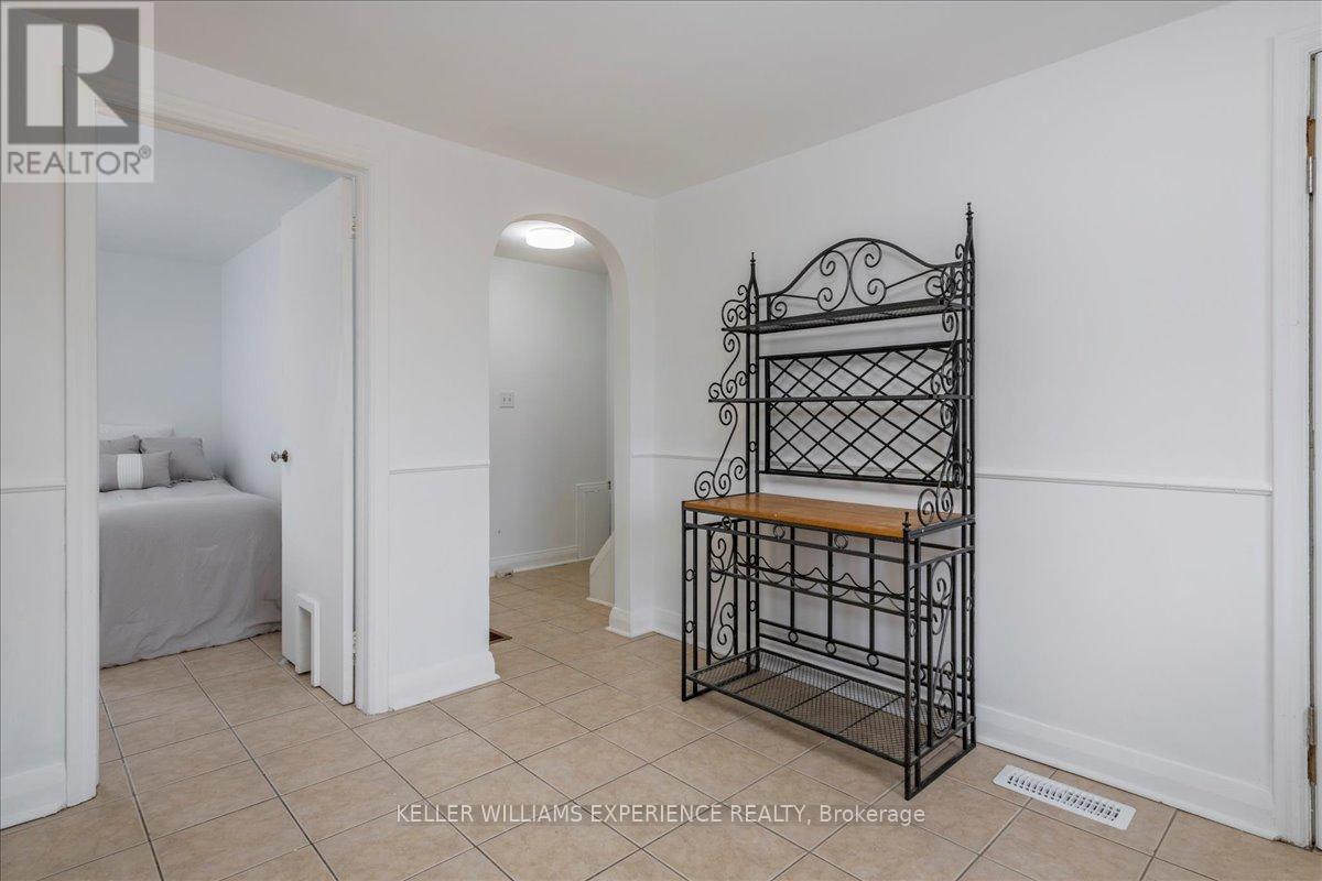 116 Huronia Road, Barrie (Allandale), Ontario  L4N 4E9 - Photo 10 - S12514912