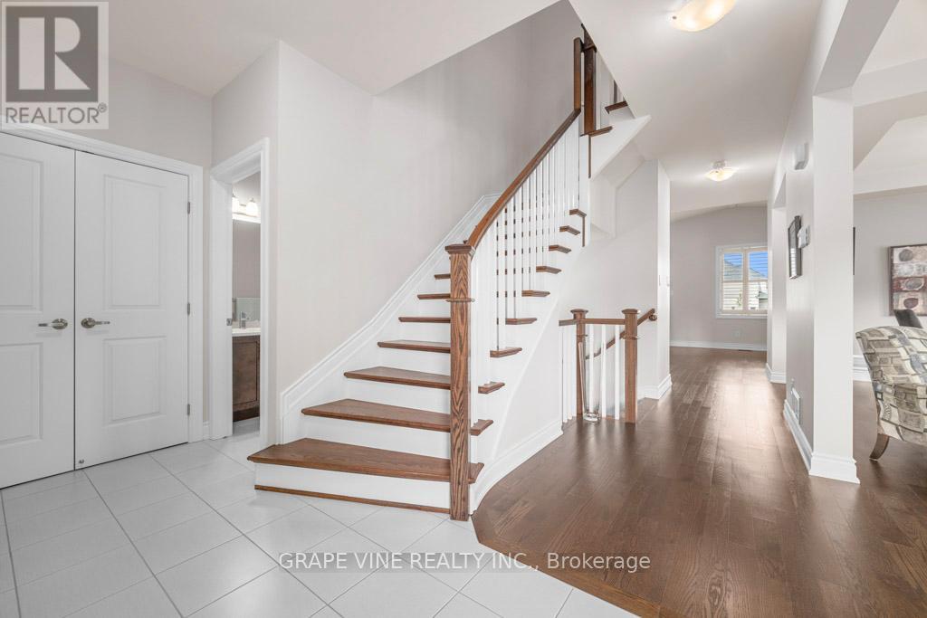862 Oat Straw Way, Ottawa, Ontario  K1T 0M2 - Photo 4 - X12467853