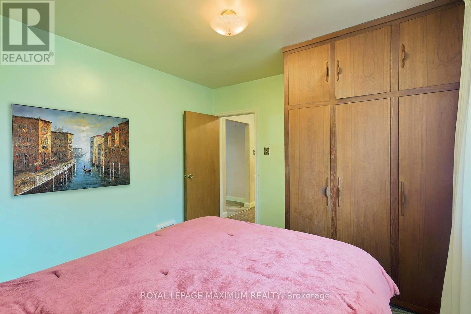 27 King Georges Drive, Toronto, Ontario  M6M 2H1 - Photo 13 - W12514950