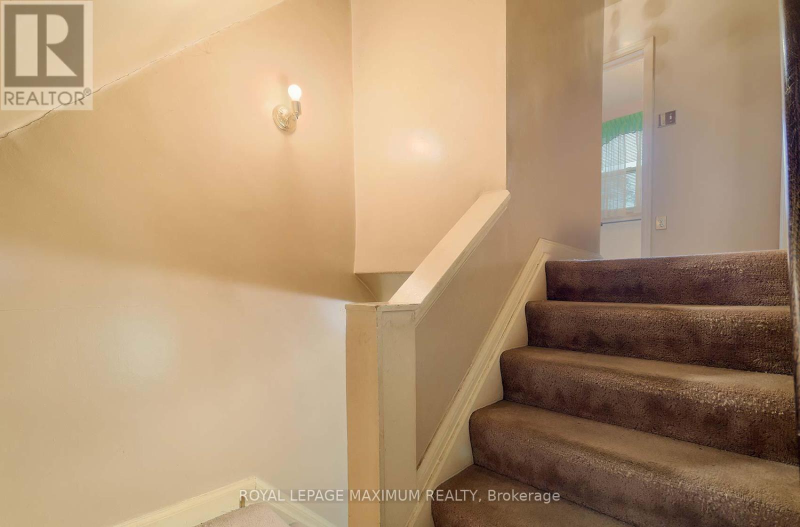 27 King Georges Drive, Toronto, Ontario  M6M 2H1 - Photo 14 - W12514950