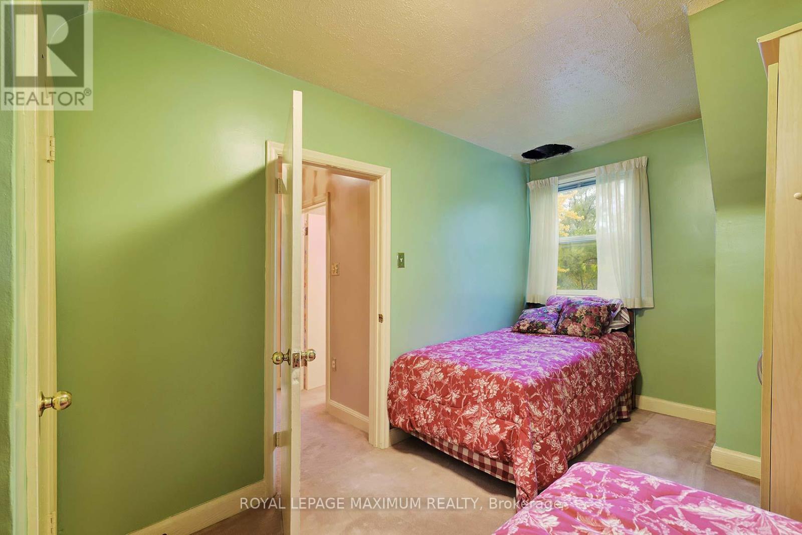 27 King Georges Drive, Toronto, Ontario  M6M 2H1 - Photo 18 - W12514950