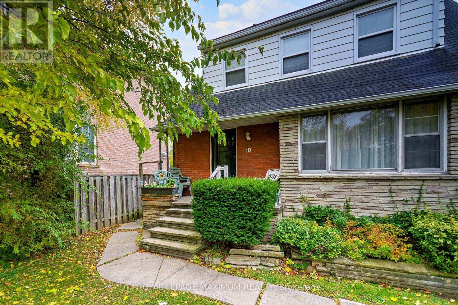 27 King Georges Drive, Toronto, Ontario  M6M 2H1 - Photo 2 - W12514950