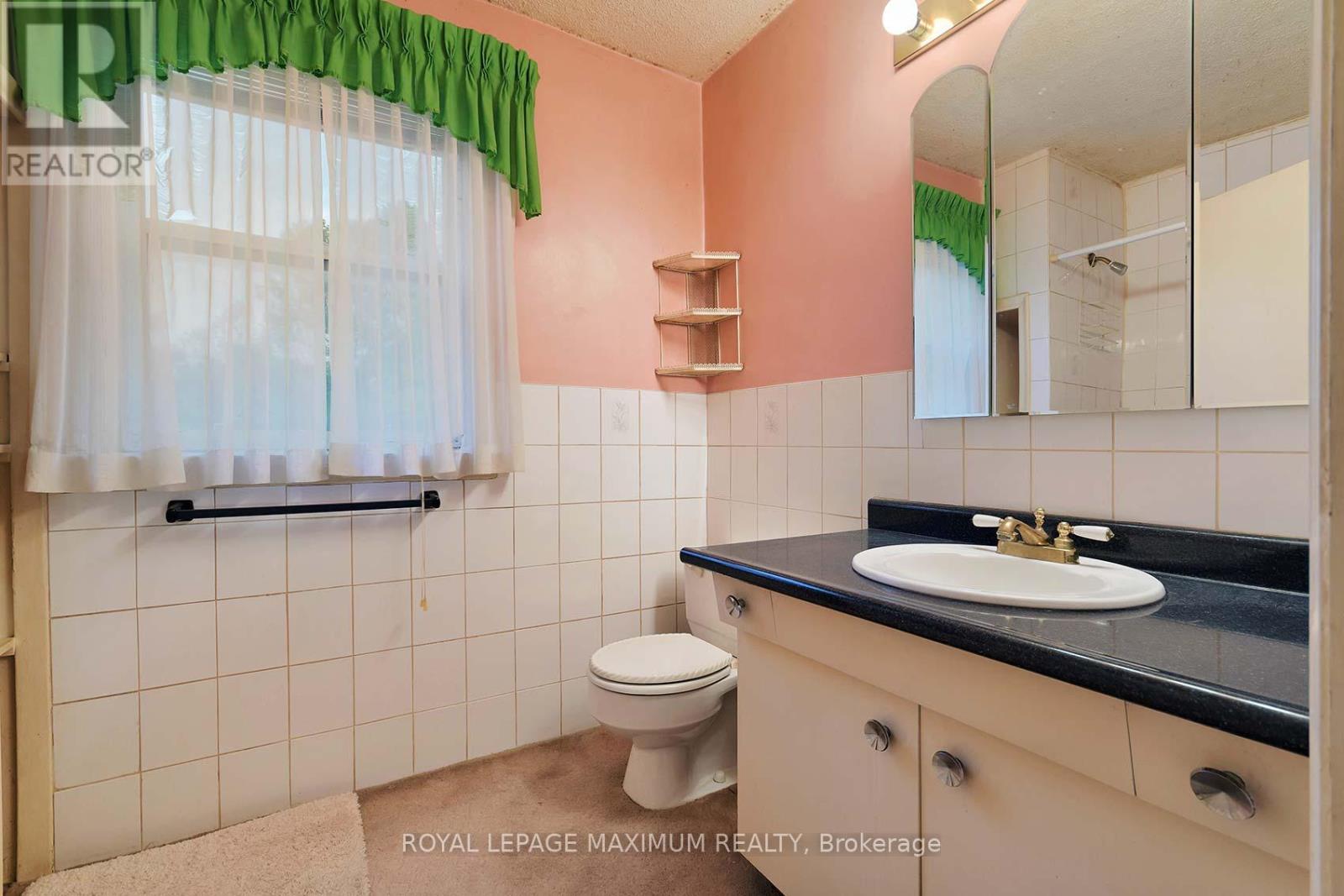 27 King Georges Drive, Toronto, Ontario  M6M 2H1 - Photo 20 - W12514950