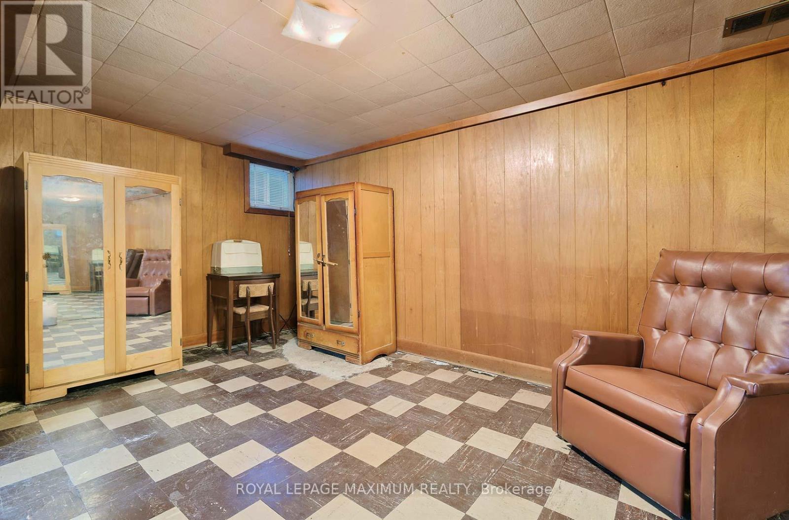 27 King Georges Drive, Toronto, Ontario  M6M 2H1 - Photo 21 - W12514950