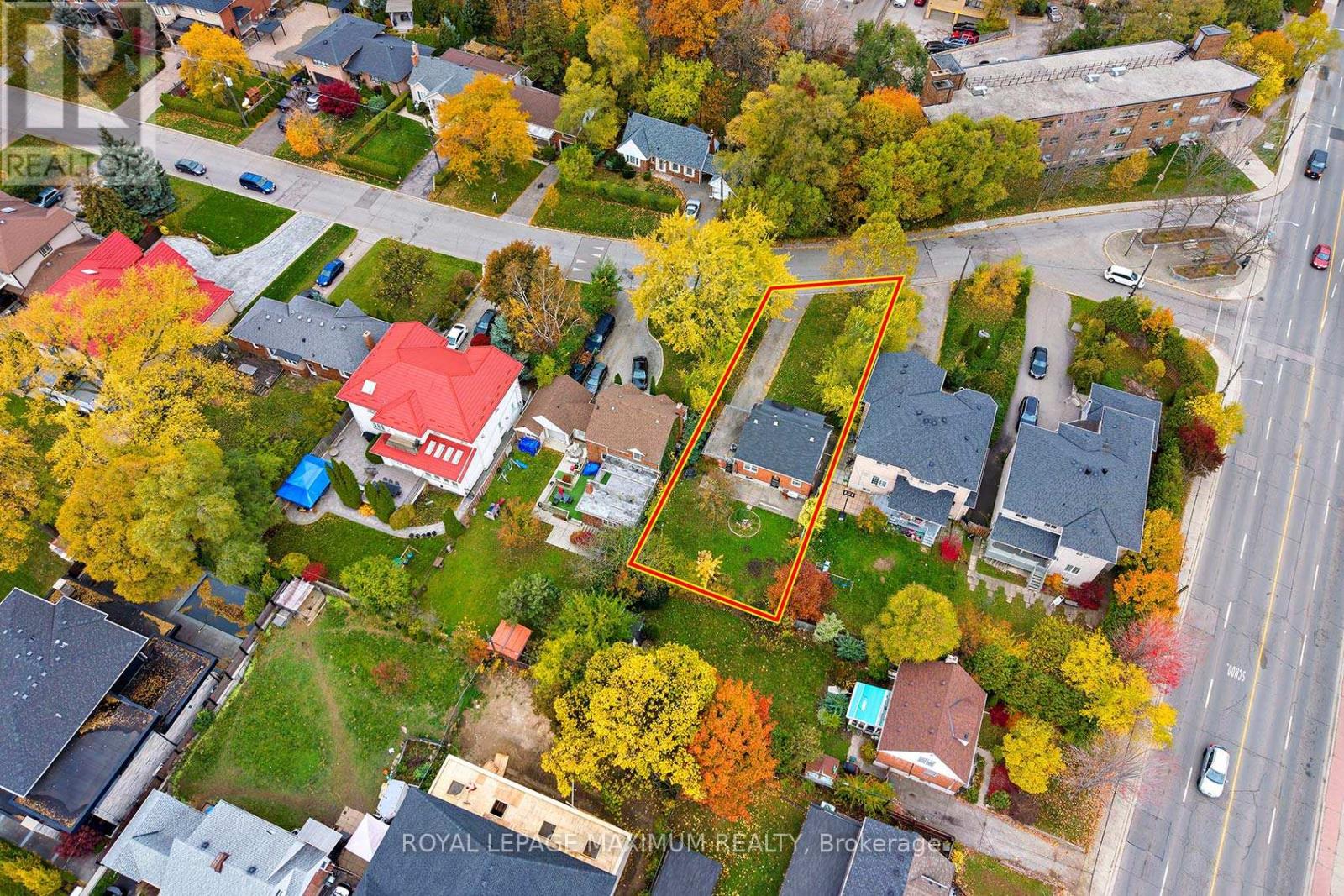 27 King Georges Drive, Toronto, Ontario  M6M 2H1 - Photo 26 - W12514950