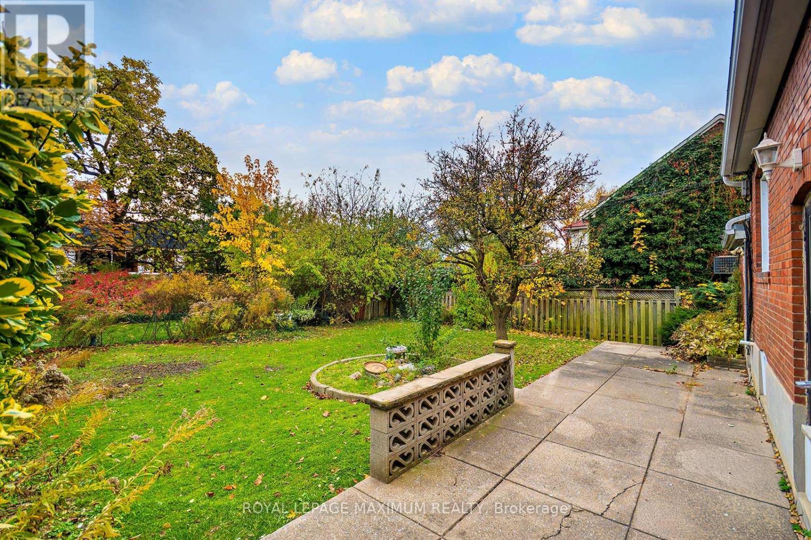 27 King Georges Drive, Toronto, Ontario  M6M 2H1 - Photo 27 - W12514950