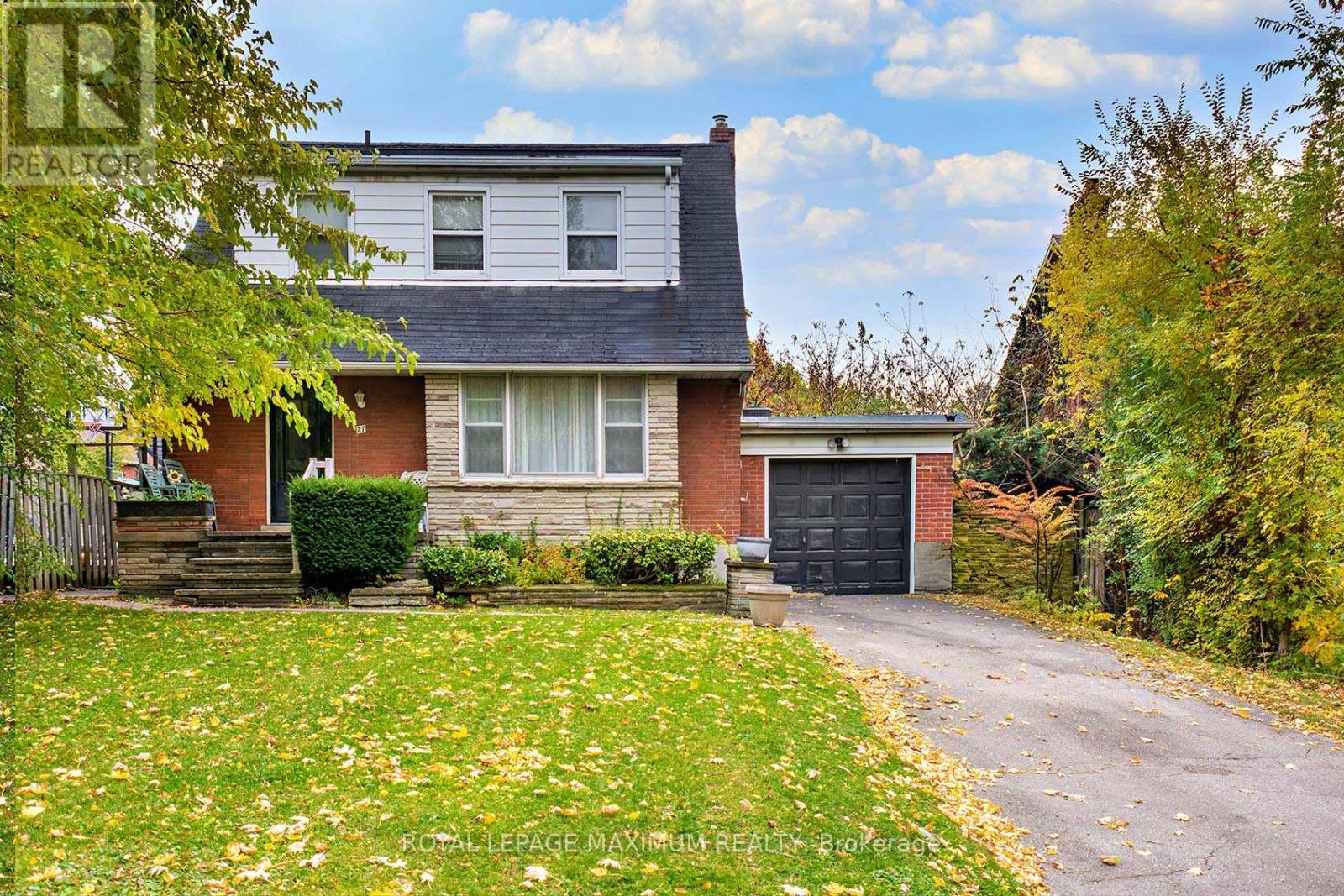 27 King Georges Drive, Toronto, Ontario  M6M 2H1 - Photo 3 - W12514950