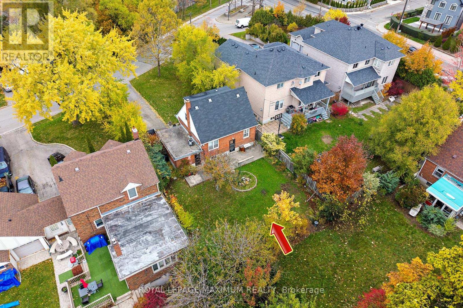 27 King Georges Drive, Toronto, Ontario  M6M 2H1 - Photo 31 - W12514950