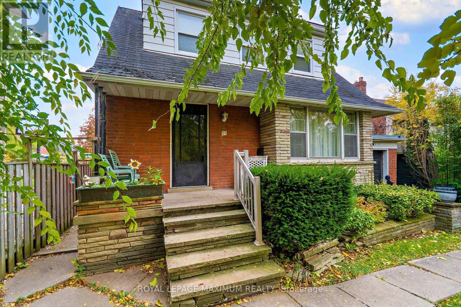 27 King Georges Drive, Toronto, Ontario  M6M 2H1 - Photo 5 - W12514950