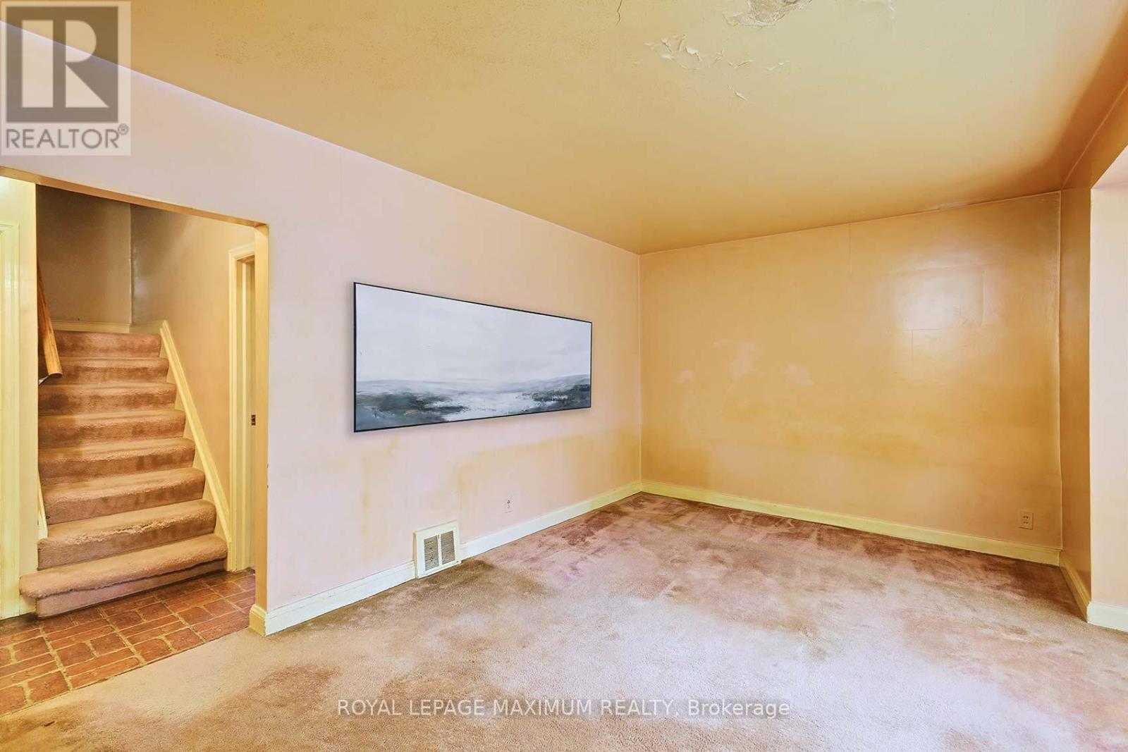 27 King Georges Drive, Toronto, Ontario  M6M 2H1 - Photo 7 - W12514950