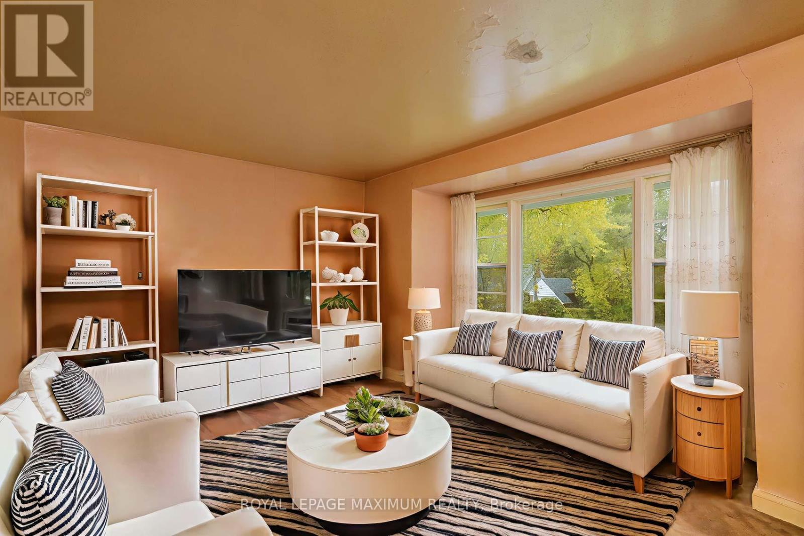 27 King Georges Drive, Toronto, Ontario  M6M 2H1 - Photo 8 - W12514950