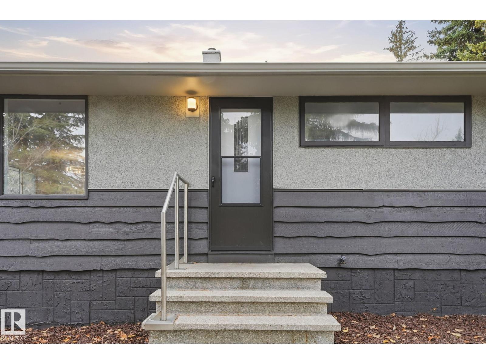 14719 87 Av Nw, Edmonton, Alberta  T5R 4E5 - Photo 2 - E4464848