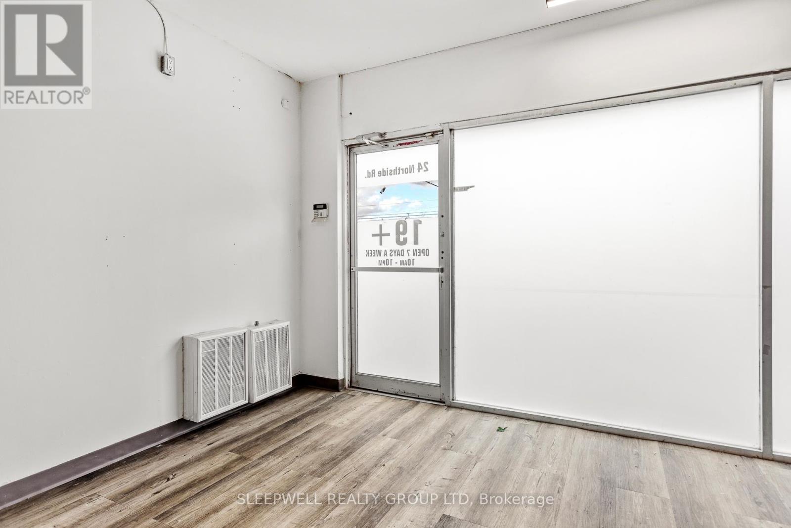 24 Northside Road, Ottawa, Ontario  K2H 5Z3 - Photo 3 - X12514966