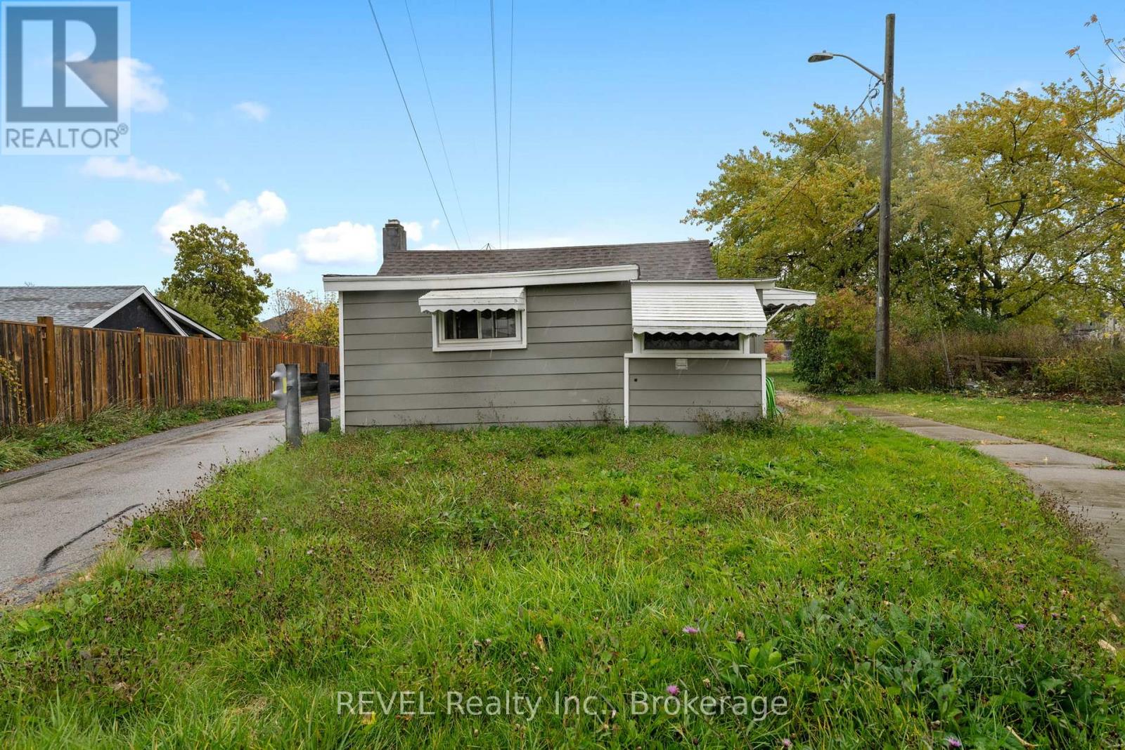 1 Birch Lane, St. Catharines, Ontario  L2P 2B5 - Photo 3 - X12515026