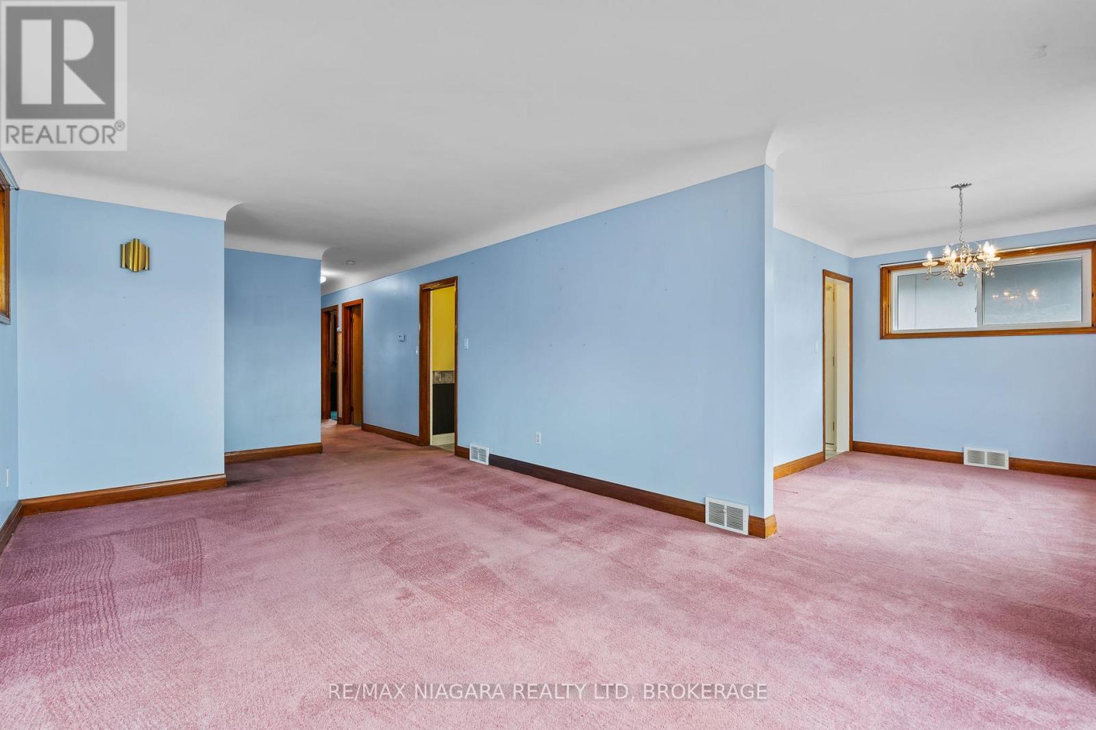 7653 Wayne Street, Niagara Falls, Ontario  L2H 1G7 - Photo 3 - X12515042