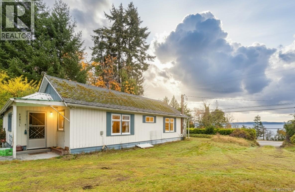 6850 Island Hwy W, Bowser, British Columbia