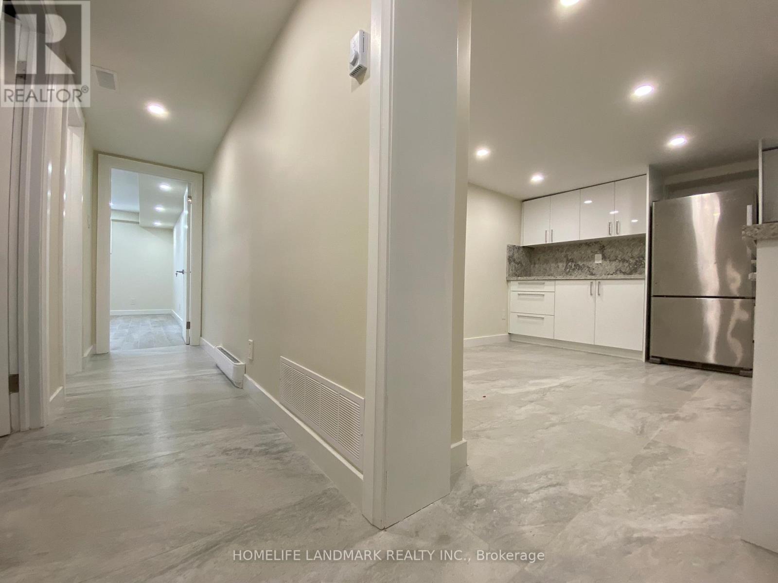 35 Robingrove Road, Toronto, Ontario  M2R 2Z8 - Photo 6 - C12445752