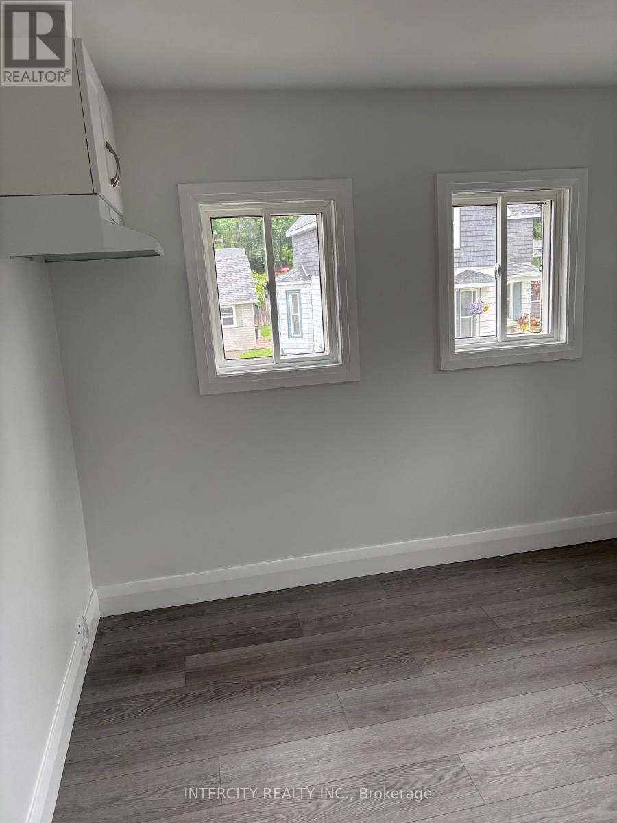 90 Coldwater Road W, Orillia, Ontario  L3V 5L5 - Photo 10 - S12487850