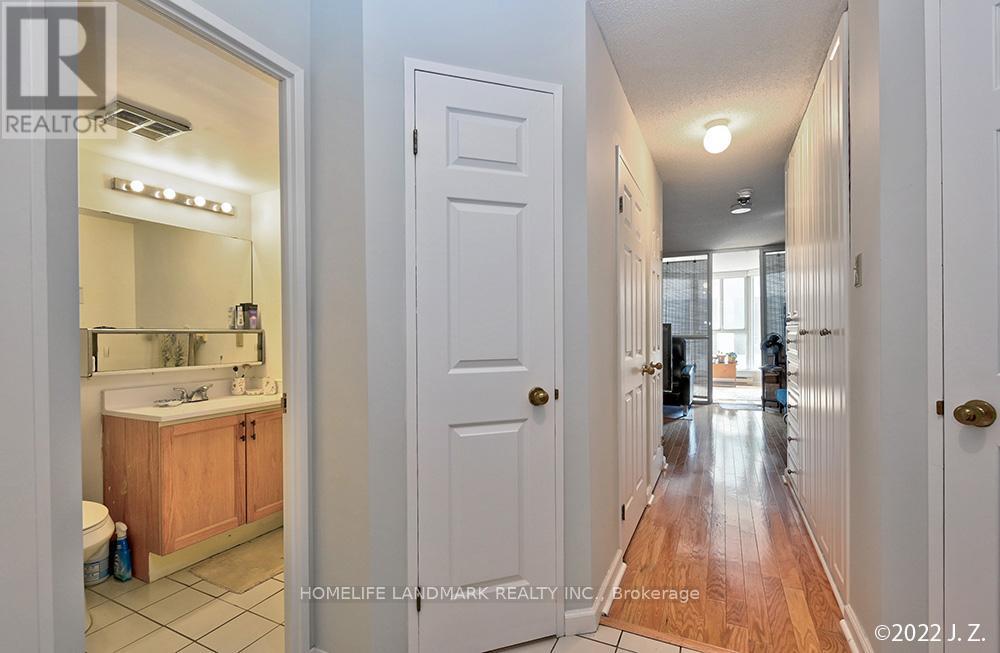 605 - 55 Centre Avenue, Toronto, Ontario  M5G 2H5 - Photo 3 - C12515044