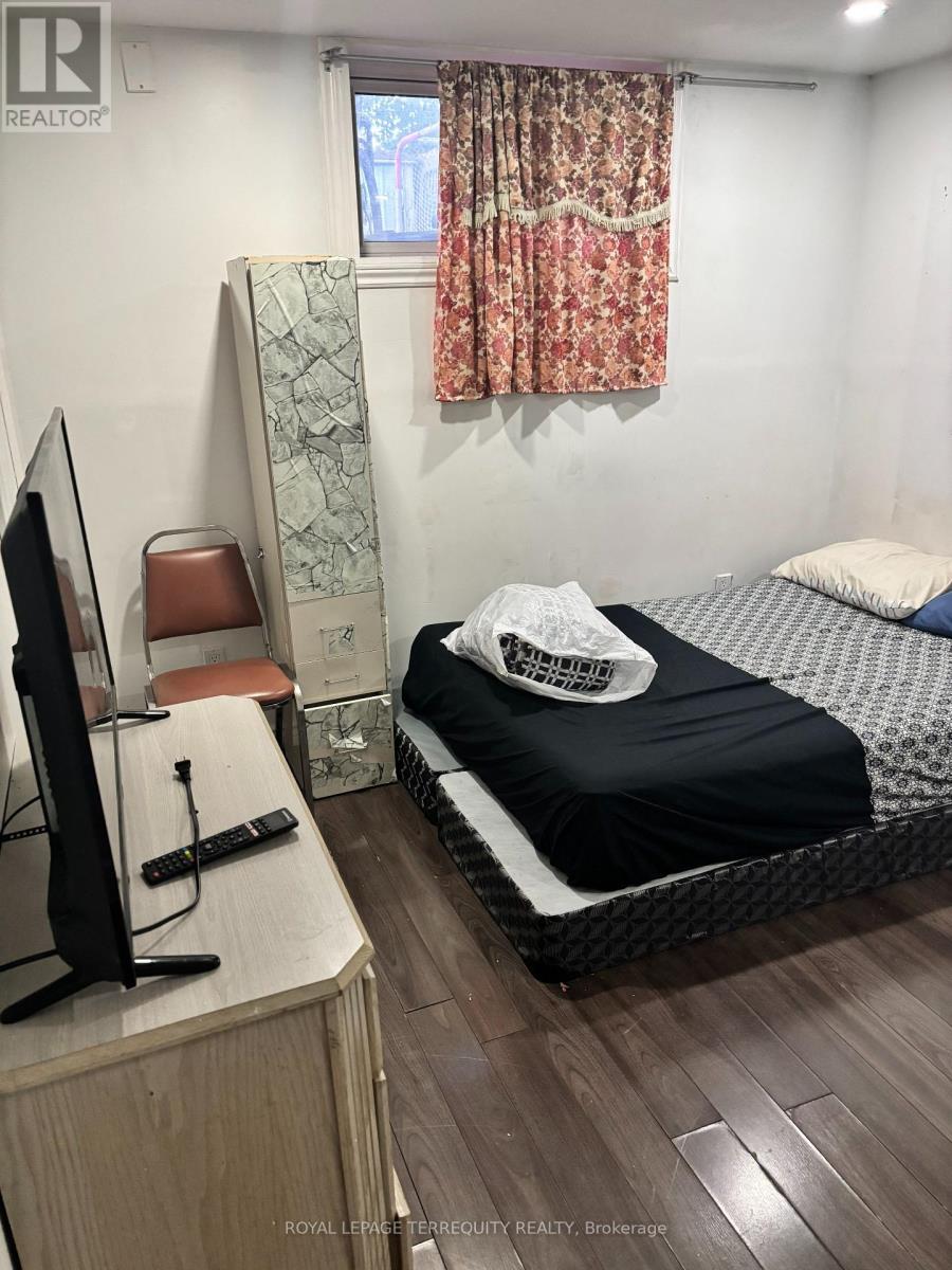 B - 74 Ellesmere Road, Toronto, Ontario  M1R 4C2 - Photo 3 - E12515038