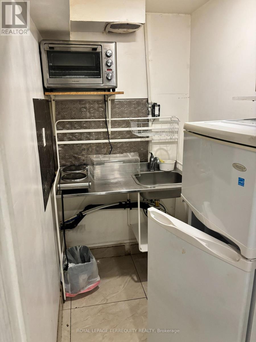 B - 74 Ellesmere Road, Toronto, Ontario  M1R 4C2 - Photo 4 - E12515038