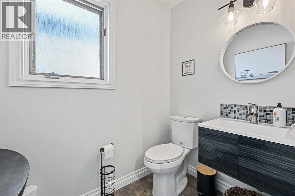 52 West Edge Road, Cochrane, Alberta  T4C 1L1 - Photo 28 - A2262912