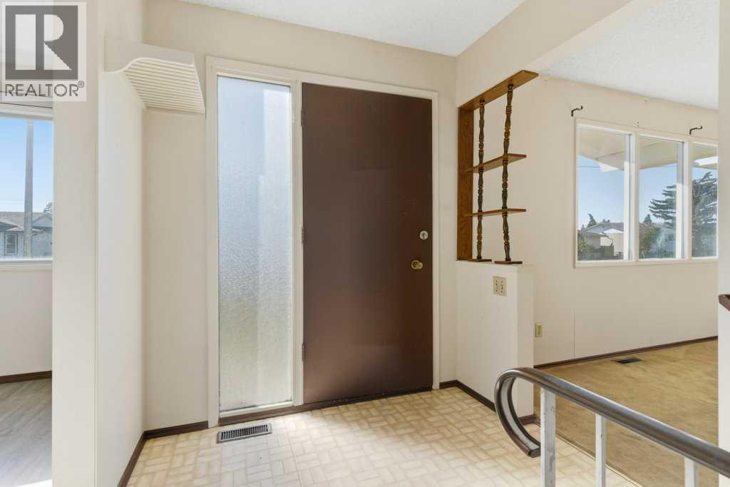 64 Maranda Close Ne, Calgary, Alberta  T2A 3E8 - Photo 2 - A2263969