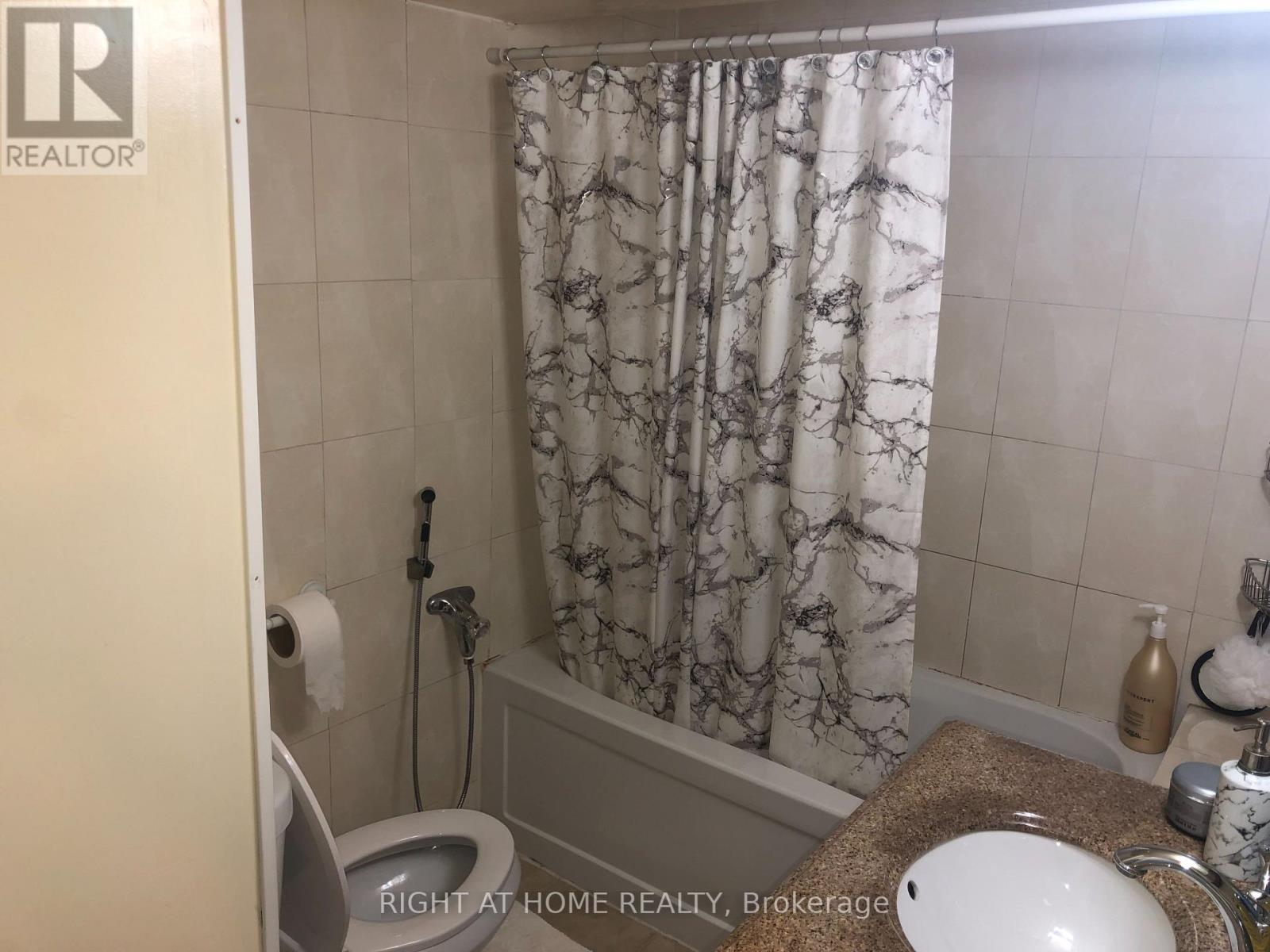 Basement Apt - 120 Simonston Boulevard, Markham, Ontario  L3T 4L8 - Photo 7 - N12515046