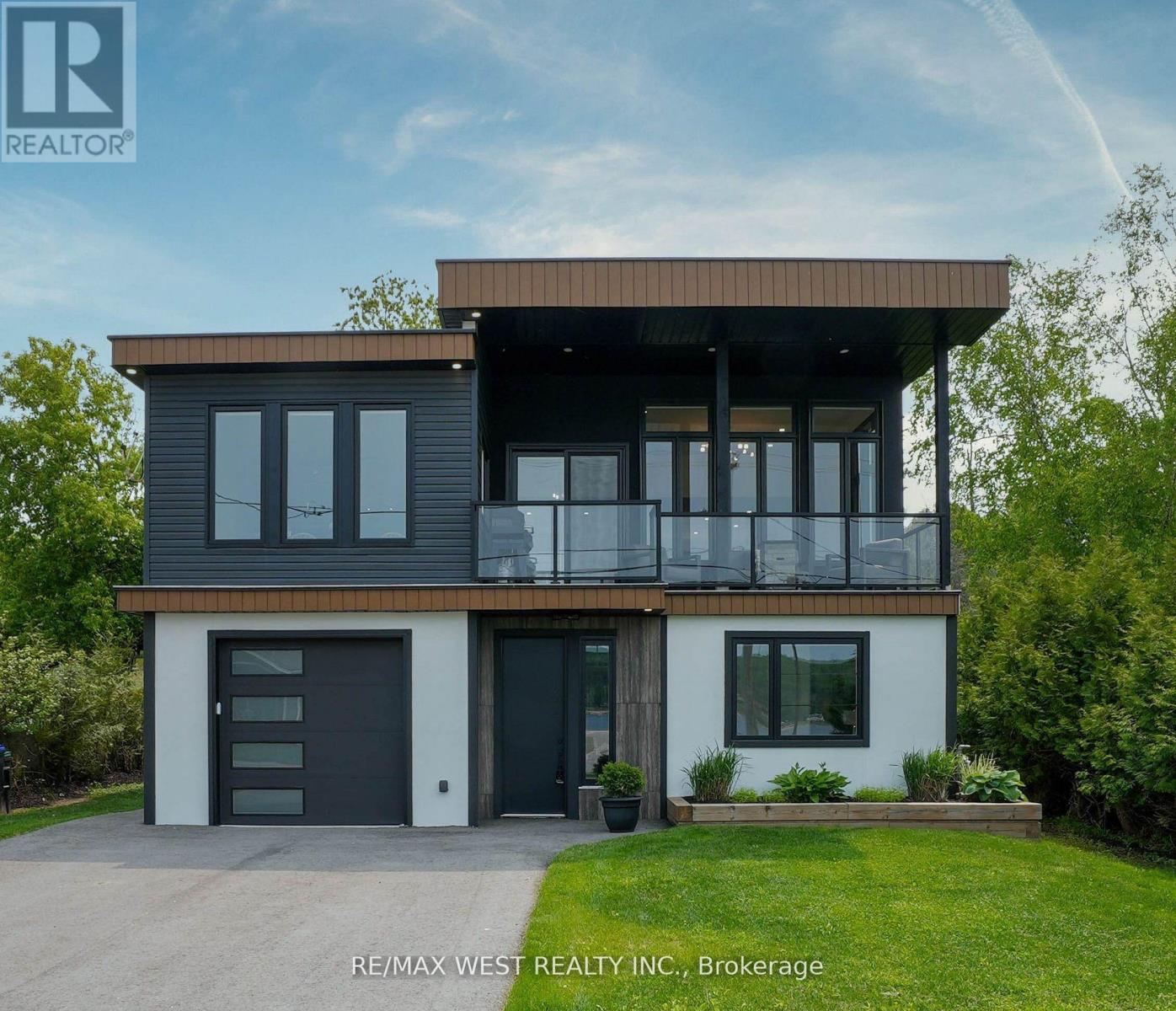 171 Fox Street, Penetanguishene, Ontario  L9M 1E7 - Photo 2 - S12514958