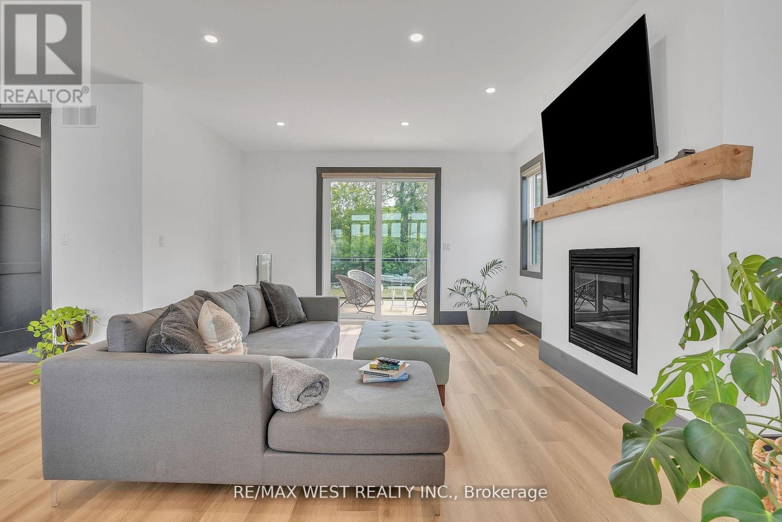 171 Fox Street, Penetanguishene, Ontario  L9M 1E7 - Photo 8 - S12514958