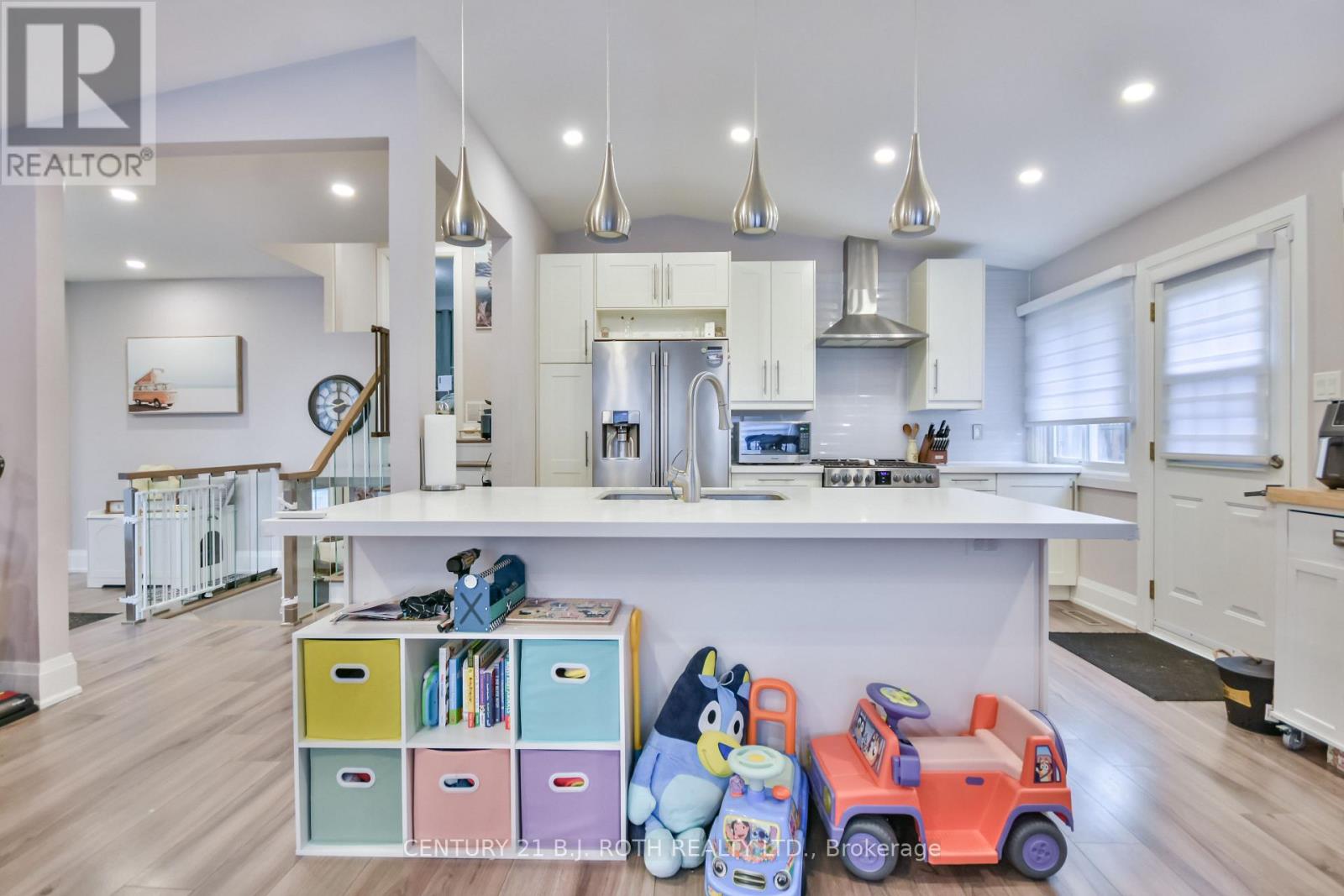 16 Gloria Street, Barrie (Sunnidale), Ontario  L4N 4L9 - Photo 10 - S12514976