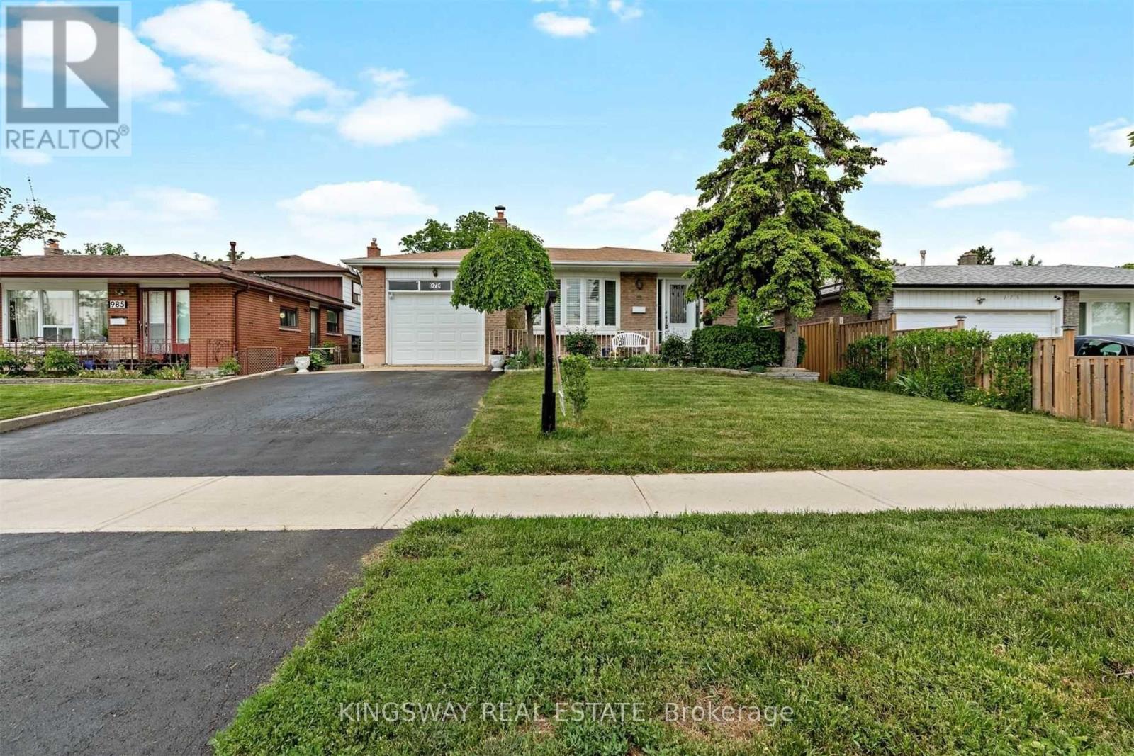 979 FORESTWOOD DRIVE, Mississauga, Ontario