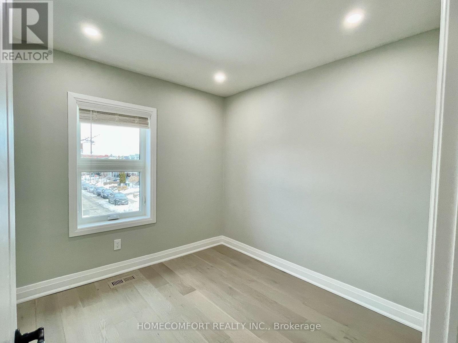 Upper - 20 St Clair Gardens, Toronto, Ontario  M6E 3V4 - Photo 13 - W12514968