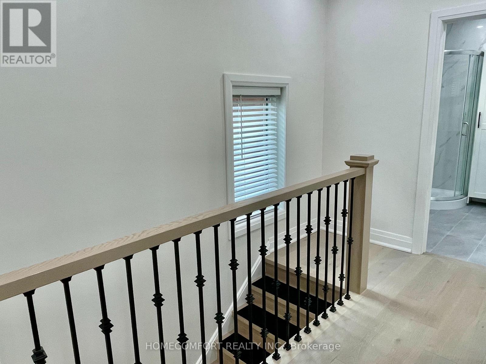 Upper - 20 St Clair Gardens, Toronto, Ontario  M6E 3V4 - Photo 14 - W12514968