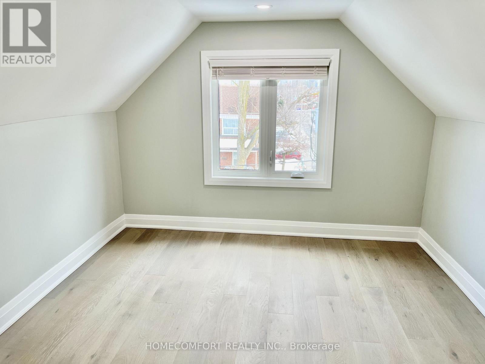 Upper - 20 St Clair Gardens, Toronto, Ontario  M6E 3V4 - Photo 21 - W12514968